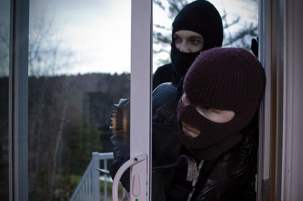 Trộm vào nhà lúc chủ nhà đi vắng thiết bị báo trộm không dây qua điện thoại