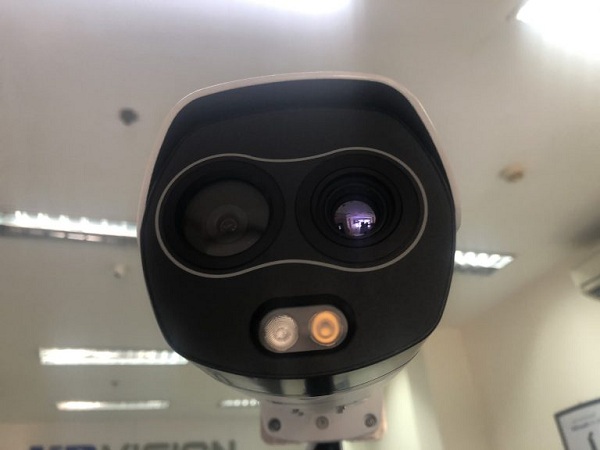 Camera cảm biến thân nhiệt KBVISION với thiết kế 2 ống kính